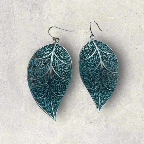 NWT 2” Silver Tone Leaf Charm Earrings - Blue/Green Leaf - Dangle - Picture 3 of 6